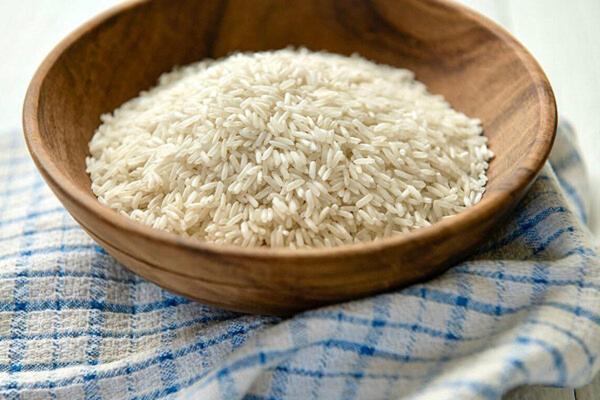 چند ترفند برای نگهداری برنج خام در خانه؛ از کیسه تا ظرف فلزی