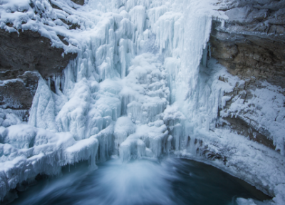 سفر به دره یخ زده Johnston Canyon در پارک ملی بنف